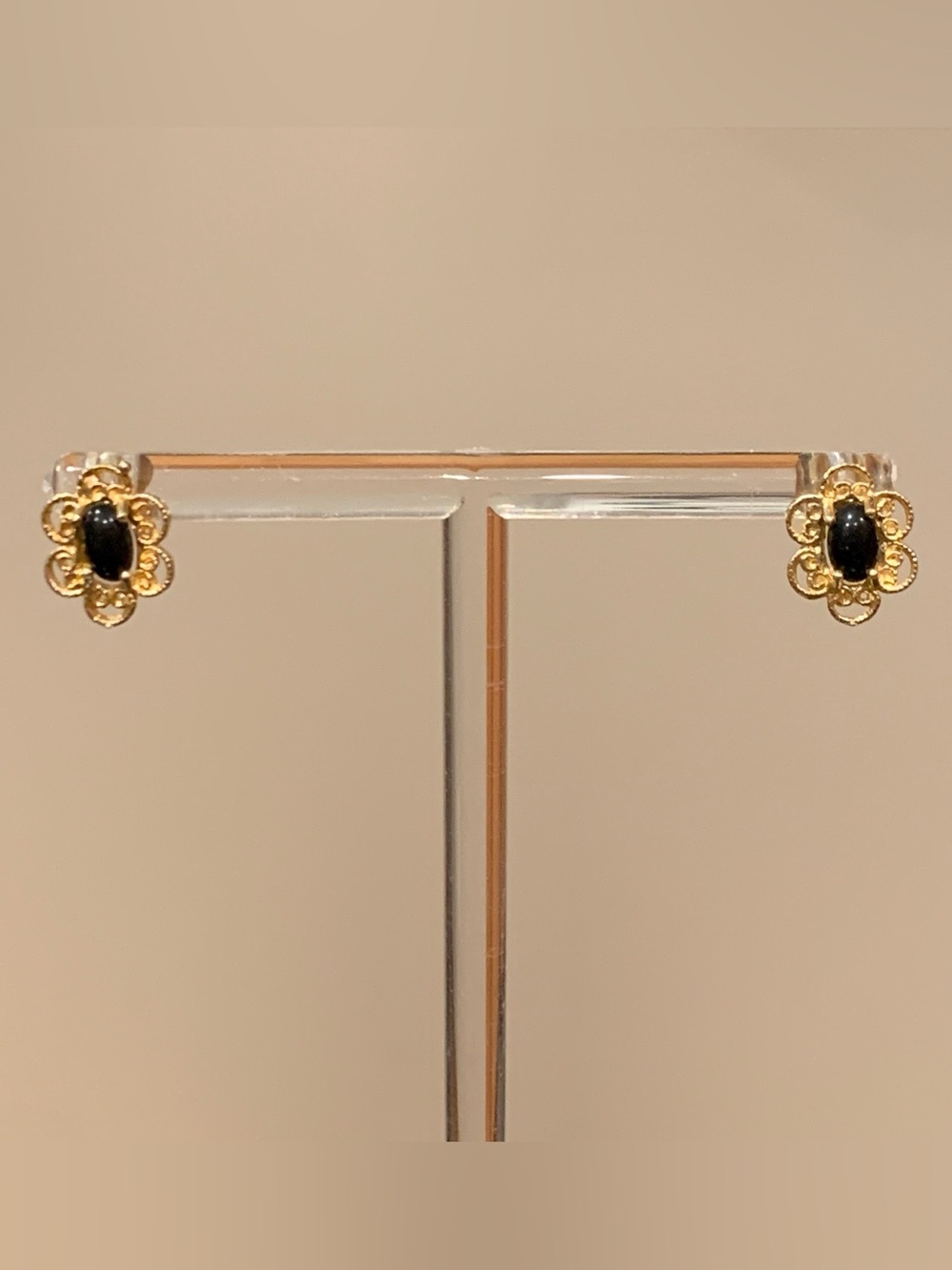 Vintage 14K Yellow Gold Black Onyx Filigree Stud Earrings Pair 1.72g 14 K Backs